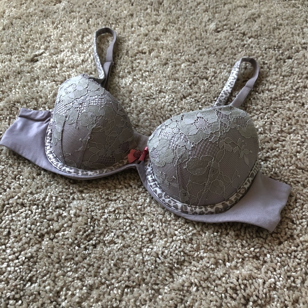 Victoria’s Secret Bra (34A)